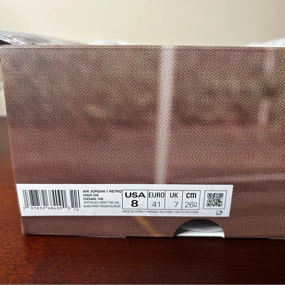 Nike Air Jordan 1 Retro High OG Black Toe (8 Men's / 9.5 Women's) - Picture 13 of 13